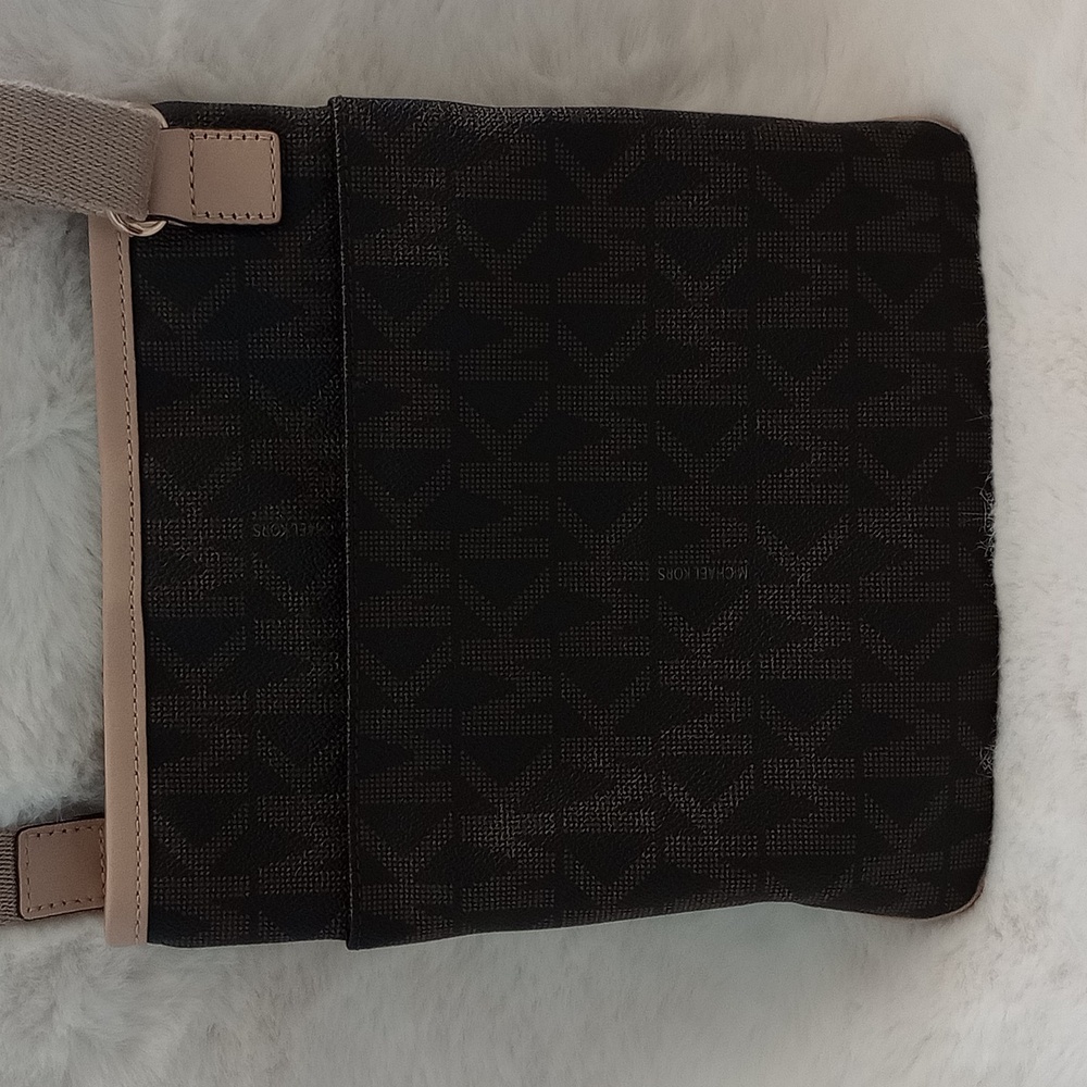 Michael Kors Cross Body Bag - Picture 6 of 10